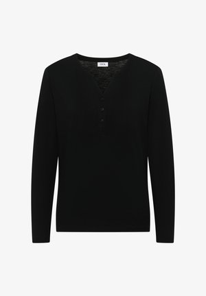 Camisa negra de manga larga con escote en V, tapeta de tres botones y una textura suave y lisa. Etiqueta de la marca "CECI" visible en el escote.
