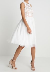 Apart Cocktailklänning - off-white