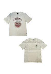Weiße Baumwoll-T-Shirts, eines mit "ARIZONA" und einem kreisförmigen Grafik in Kastanienbraun, das andere mit einem kleinen grünen Palmbaum-Design.