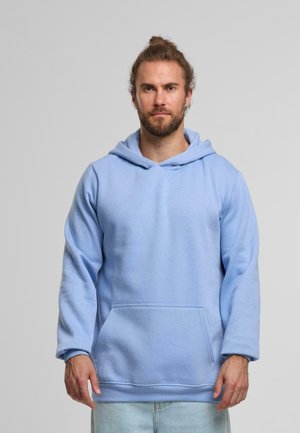 Hellblaue Kapuzenjacke aus weichem Stoff. Sie verfügt über eine frontale Tasche, eine lässige Passform und eine Kordelzugkapuze. Einfaches Design ohne Muster.