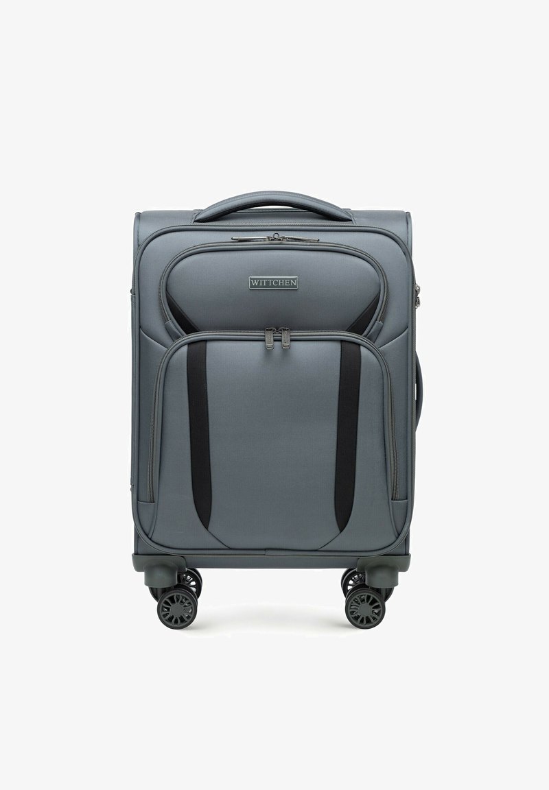 Grauer Hartschalenkoffer mit strukturiertem Oberflächendesign, zwei Reißverschluss-Vordertaschen und schwarzen Akzentgurten. Ausgestattet mit vier drehbaren Rollen und einem Griff oben.
