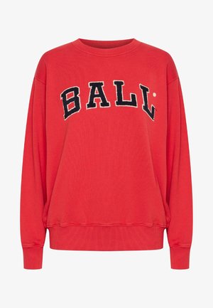 Rød hettegenser med rund hals, drop shoulders og ribbede mansjetter. Har fet, brodert "BALL" tekst i svart og hvitt over fronten.