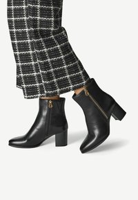 Marco Tozzi Stiefelette - black