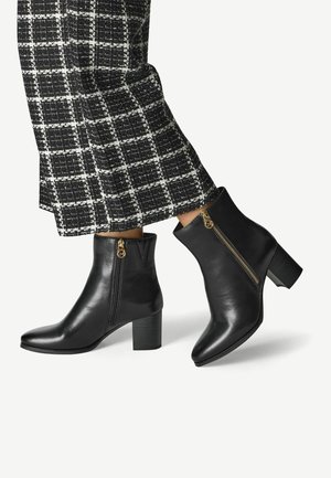 Marco Tozzi, by Guido Maria Kretschmer - Stiefelette - black
