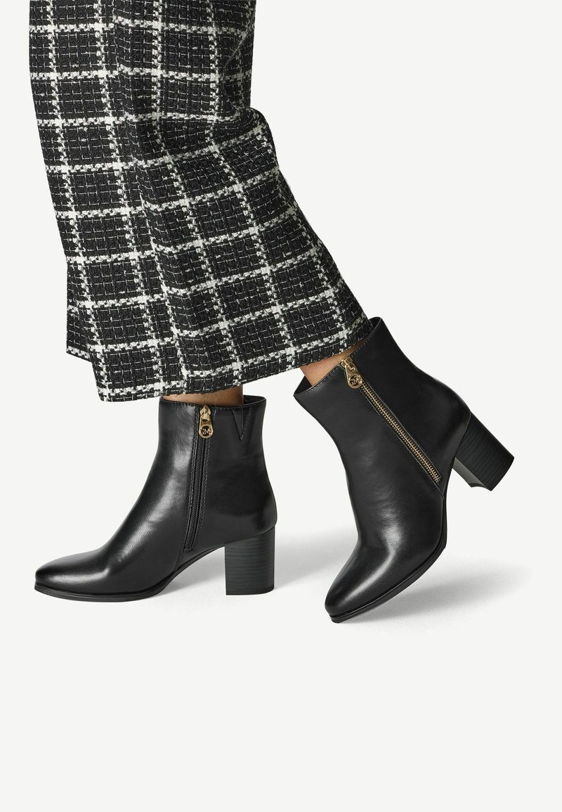 Marco Tozzi by Guido Maria Kretschmer - Stiefelette - black