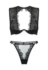 Zwarte kanten lingerie set met een bralette met een diepe V-rugontwerp en een bijpassende string met gelaagde bandjes en kantaccenten.