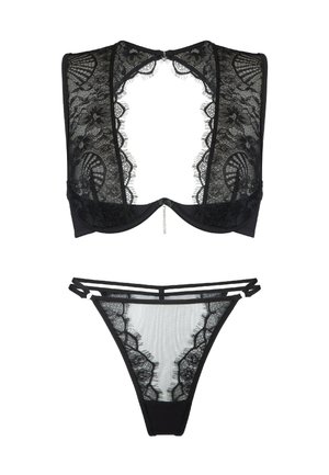 Zwarte kanten lingerie set met een bralette met een diepe V-rugontwerp en een bijpassende string met gelaagde bandjes en kantaccenten.