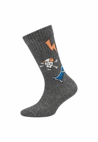Calzino grigio con polsino a coste, presenta un teschio bianco con un cappello arancione, un fulmine arancione e un design di pinna di squalo blu.