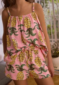 Next SET REGULAR FIT - Set lenjerie de noapte - pink pineapple