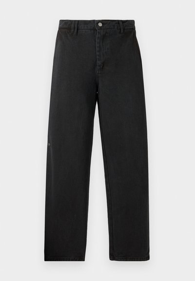 Czarne dżinsy o prostym kroju, z zapięciem na guzik z przodu i subtelnym szwem. Gładka tekstura i minimalne oznakowanie.