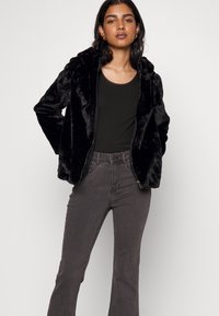 Vero Moda Petite VMDANIMAXI O-NECK - Camisola de manga comprida - black