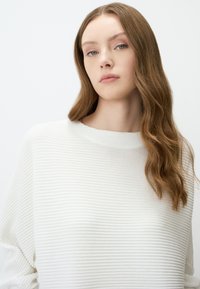 Jimmy Key ROUND NECK BATWING SLEEVE  - Pullover - ecru