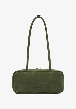 Grüne Wildleder-Handtasche mit rechteckiger Form, einem Schultergurt, Reißverschluss und geprägtem Logo-Detail an einer Seite.