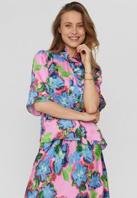 Nümph Blazer - NuLindsay Jakke i Fuchsia Pink