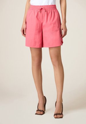 Roze, lichte shorts met een elastische tailleband en trekkoord. Voorzien van zijzakken en een relaxte pasvorm voor comfort.
