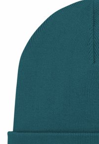 Cappellino teal con trama a coste, caratterizzato da un risvolto e una superficie liscia, adatto per l'uso in climi freddi.