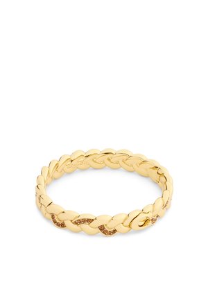 Bracelet doré au design tressé avec des maillons lisses, orné de petites pierres brunes pour plus de détails.