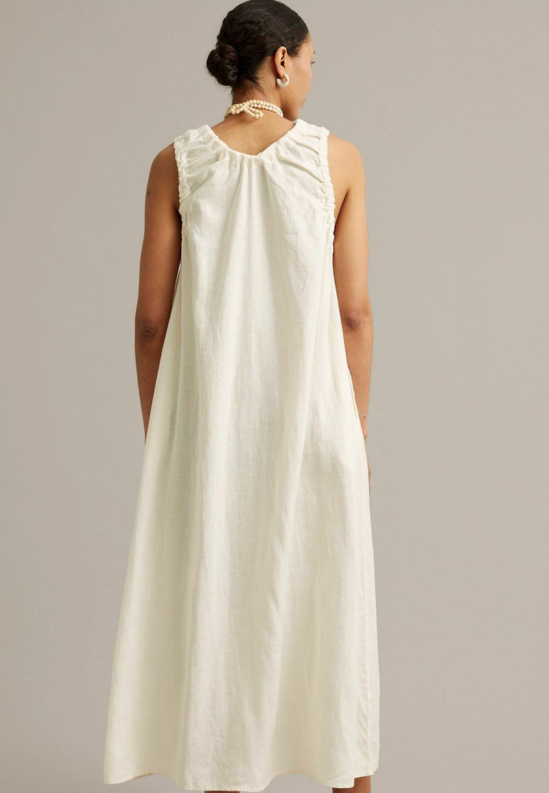 kappahl kay/day linen dress A linen dress that works wherever your day takes you. Thoughtful details, effortless wear. #kappahl #kayday #kappahlgo