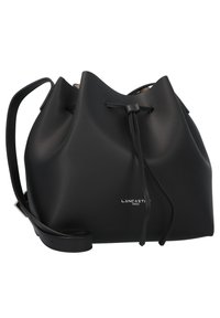 Borsa a secchiello in pelle nera con chiusura a coulisse, tracolla piatta e regolabile, e logo "LANCASTER PARIS", caratterizzata da una texture liscia opaca.