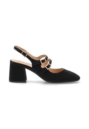 Zapato de tacón negro tipo slingback con puntera afilada, patrón texturizado, doble hebilla ajustable y tacón bloque. Acabado en material suave.