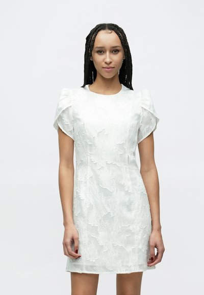 Weißes Kleid mit Blumenstickerei, kurzen Puffärmeln, rundem Halsausschnitt und taillierter Silhouette. Glatte Textur mit einem dezenten Schimmer.