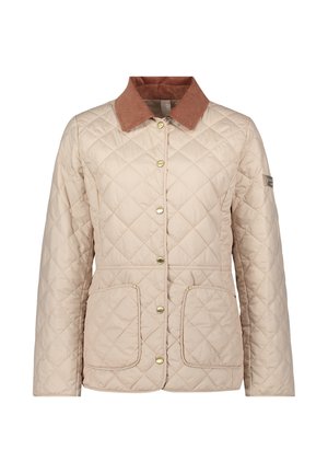 Beige quiltet jakke med brun ribkrave, trykknapper foran og to store frontlommer, vist på hvid baggrund.