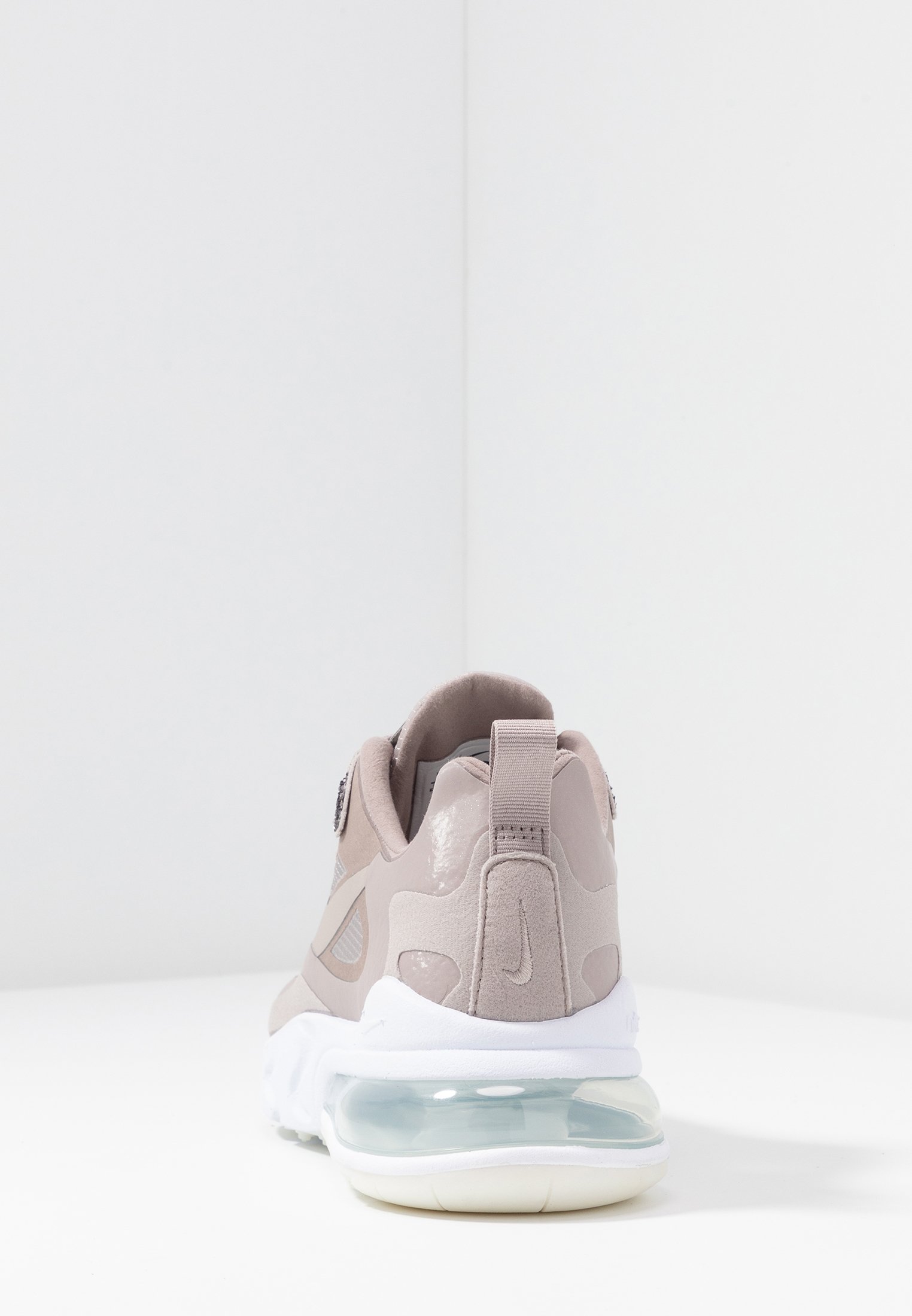 Nike Sportswear AIR 270 REACT SE Joggesko pumicewhite Nike Sportswear AIR 270 REACT SE Joggesko pumicewhite