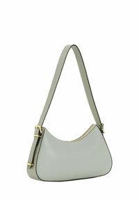 Borsa a spalla in pelle grigia chiara con forma curva, bordi neri in contrasto, hardware in tonalità oro e una singola tracolla regolabile.