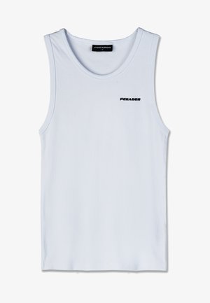 Camisola branca de alças com o logótipo preto "PEGADOR" no peito e uma etiqueta preta com "PEGADOR M" na gola.