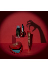 Makeup Revolution REVOLUTION TRULY SINFUL PEEL OFF LIP STAIN RED - 2-in-1: lip & wang - red