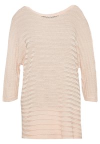 Maglione leggero rosa chiaro con vestibilità ampia, scollo largo e maniche a tre quarti. Presenta strisce orizzontali e un motivo testurizzato.