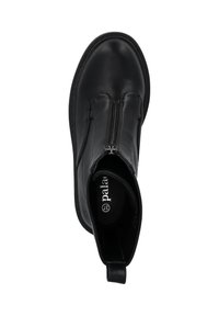 Botín negro de cuero con cremallera lateral, puntera redondeada, detalles de costura y una lengüeta en la parte posterior. Plantilla acolchada para mayor comodidad.