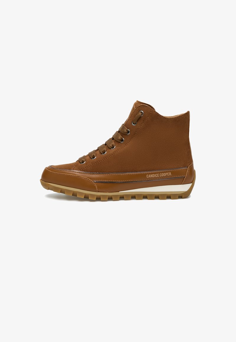 Sneaker alto marrone con tomaia in pelle liscia e suede, punta rotonda, design con lacci, suola in gomma texturizzata e marchio "Candice Cooper".