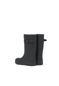 Bottes de pluie en caoutchouc noir avec une finition mate, des boucles sur le côté et une doublure intérieure blanche. Dotées d'une semelle texturée pour une meilleure adhérence.