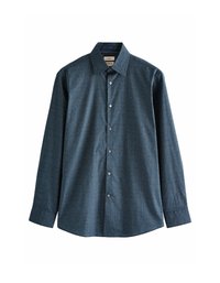 Camisa de manga larga de botón en tela azul marino con un sutil patrón geométrico, que presenta un collar puntiagudo y puños estándar.