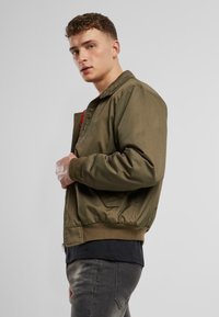 Brandit LORD CANTERBURY - Bombertakki - olive