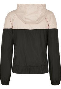 Giacca a vento nera e rosa con cappuccio, polsini elasticizzati e orlo arricciato; tessuto liscio e leggero con design a blocchi di colore.