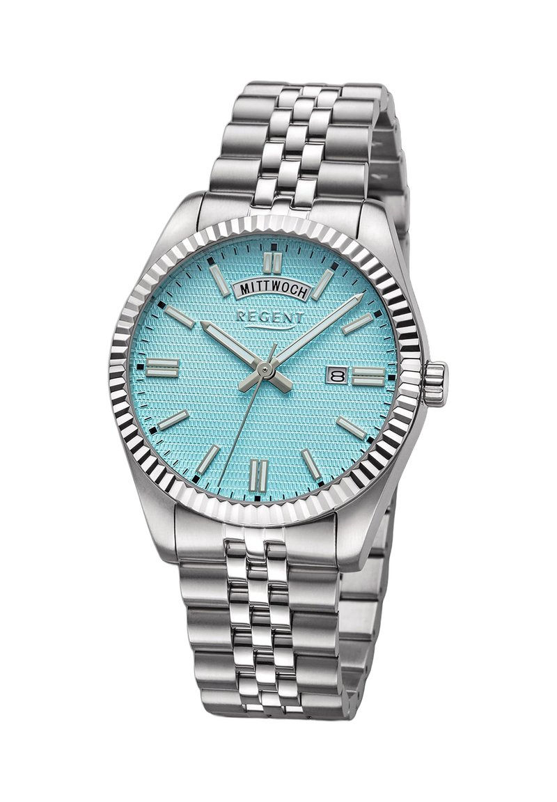 Montre en acier inoxydable avec un cadran bleu clair texturé. Présente une lunette striée, des marqueurs d'heure en argent et un guichet de date. Bracelet en métal.