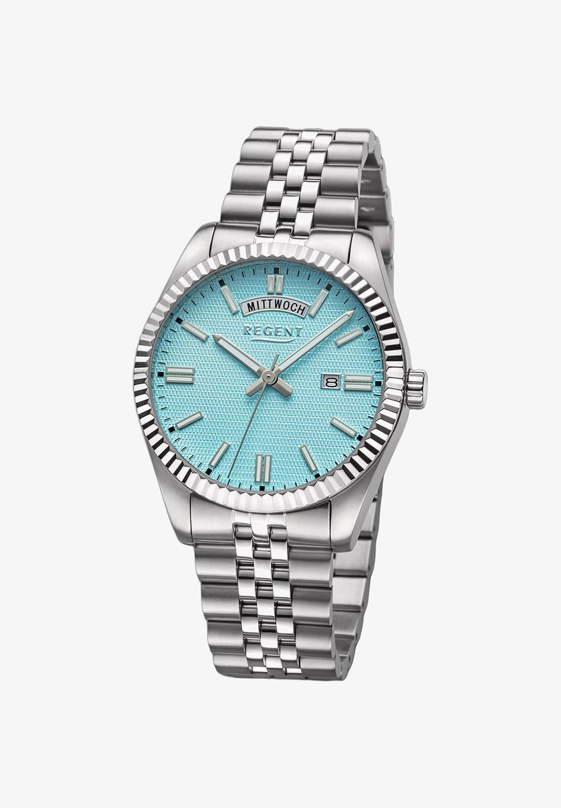 Montre en acier inoxydable avec un cadran bleu clair texturé. Présente une lunette striée, des marqueurs d'heure en argent et un guichet de date. Bracelet en métal.