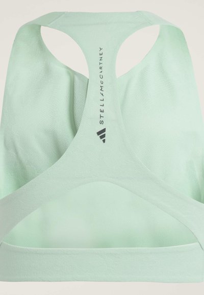 Hellgrüner Sport-BH mit Racerback-Design, mit "Stella McCartney" und Adidas-Logos, die mittig auf dem Rückenteil platziert sind.