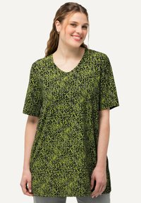 Ulla Popken SPECKLED V-NECK SHORT SLEEVE  - Camiseta estampada - apple green