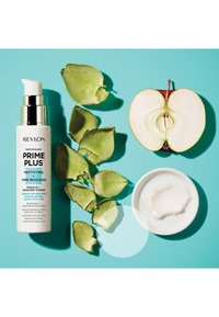 Revlon BASE DE MAQUILLAGE PRIME PLUS  - Primer - 003 matifiant & réducteur de pores