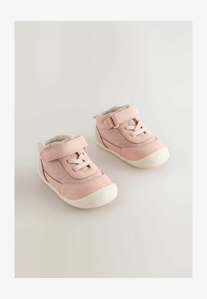 Next, REGULAR FIT - Lauflernschuh - pink
