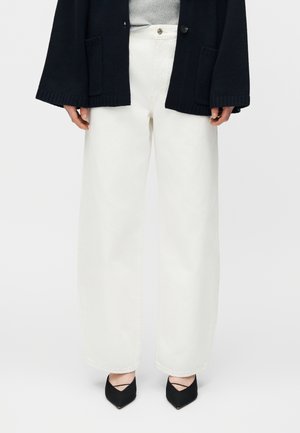 Laza szabású farmerek - white
