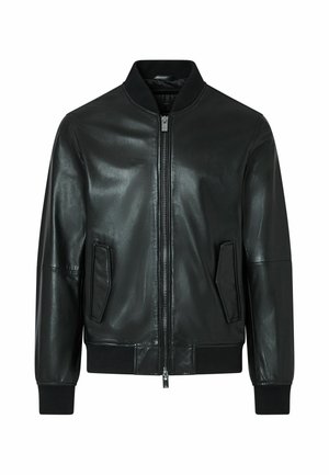 Chaqueta bomber de cuero negro con cremallera frontal, dos bolsillos laterales, cuello, puños y cinturilla acanalados.