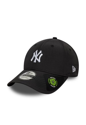 Șapcă de baseball neagră reglabilă, cu logo-ul New York Yankees brodat alb pe față și logo-ul New Era pe partea laterală.