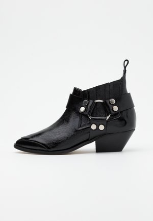 Kotníková obuv - black