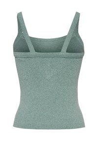 Geribbelde tanktop in een gedempte groene stof; heeft verstelbare bandjes, een getailleerd ontwerp en een ronde halslijn. Gladde textuur en naadloze randen.