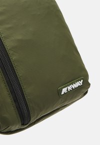 K-Way BARBITON UNISEX - Torba čez telo - green cypress