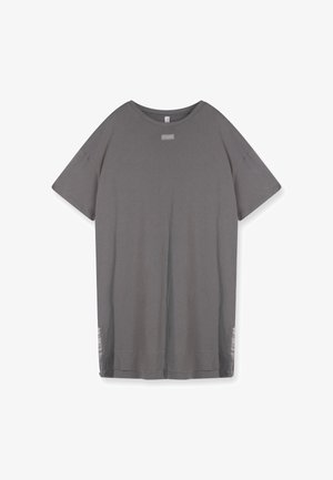 Szara krótko rękawowa koszulka z okrągłym dekoltem, wykonana z miękkiego materiału; posiada naszywkę z logo na przodzie oraz boczne rozcięcia dla dodatkowego stylu.